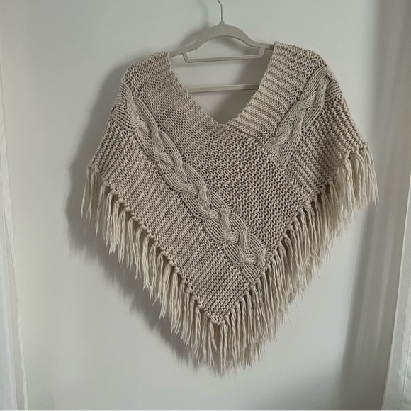 Sweaters - Vintage handmade poncho
